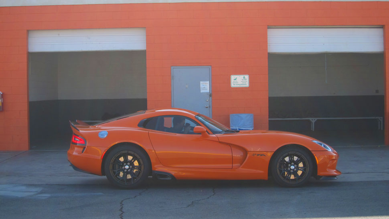 Illustration for article titled The SRT Viper TA Is Absolutely Bonkers To Drive On A Track